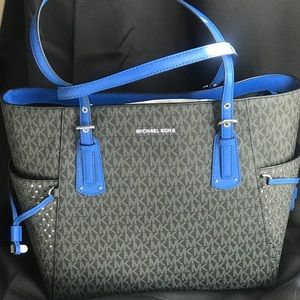 Michael Kors Voyager handbag